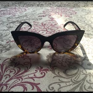 Cat eye sunglasses
